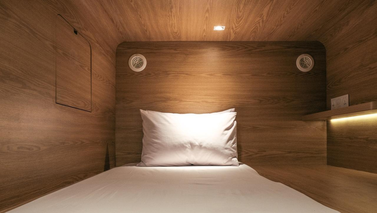 Hostel Kini Capsule Jakarta Exterior foto